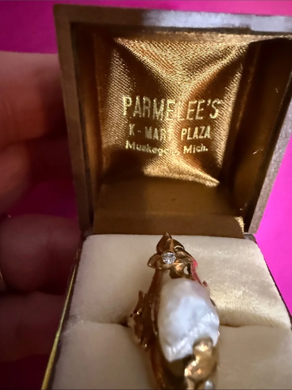 N/A elegant gold